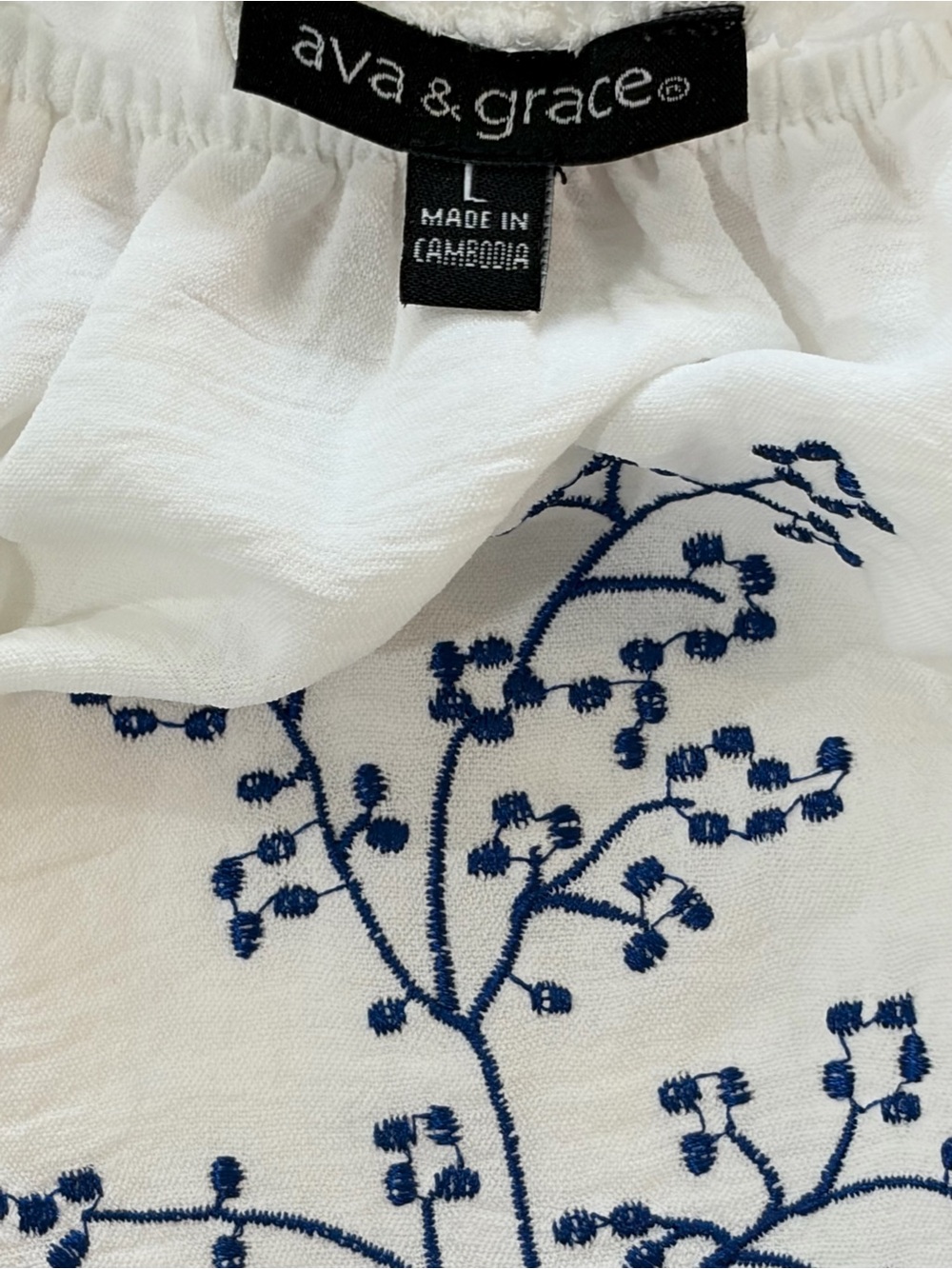 NWOT SZ L Ava & Grace White Peasant Tunic with Navy Floral Embroidery - Picture 3 of 6